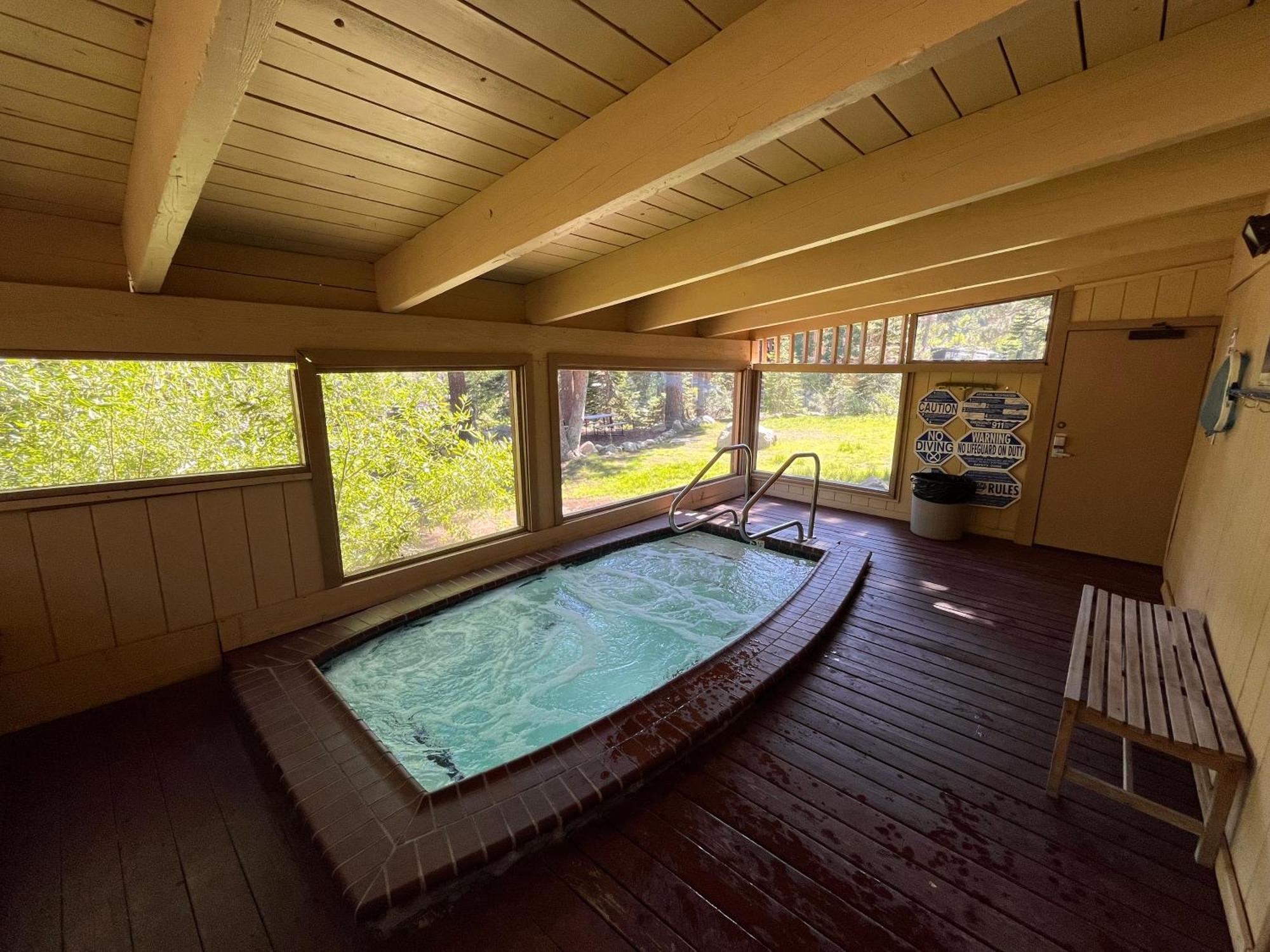 Tastefully Remodeled Condo At Mammoth Ski & Racquet Club, Hot Tub, Garage, 10 Min Walk To Ski Lifts Маммот-Лейкс Екстер'єр фото