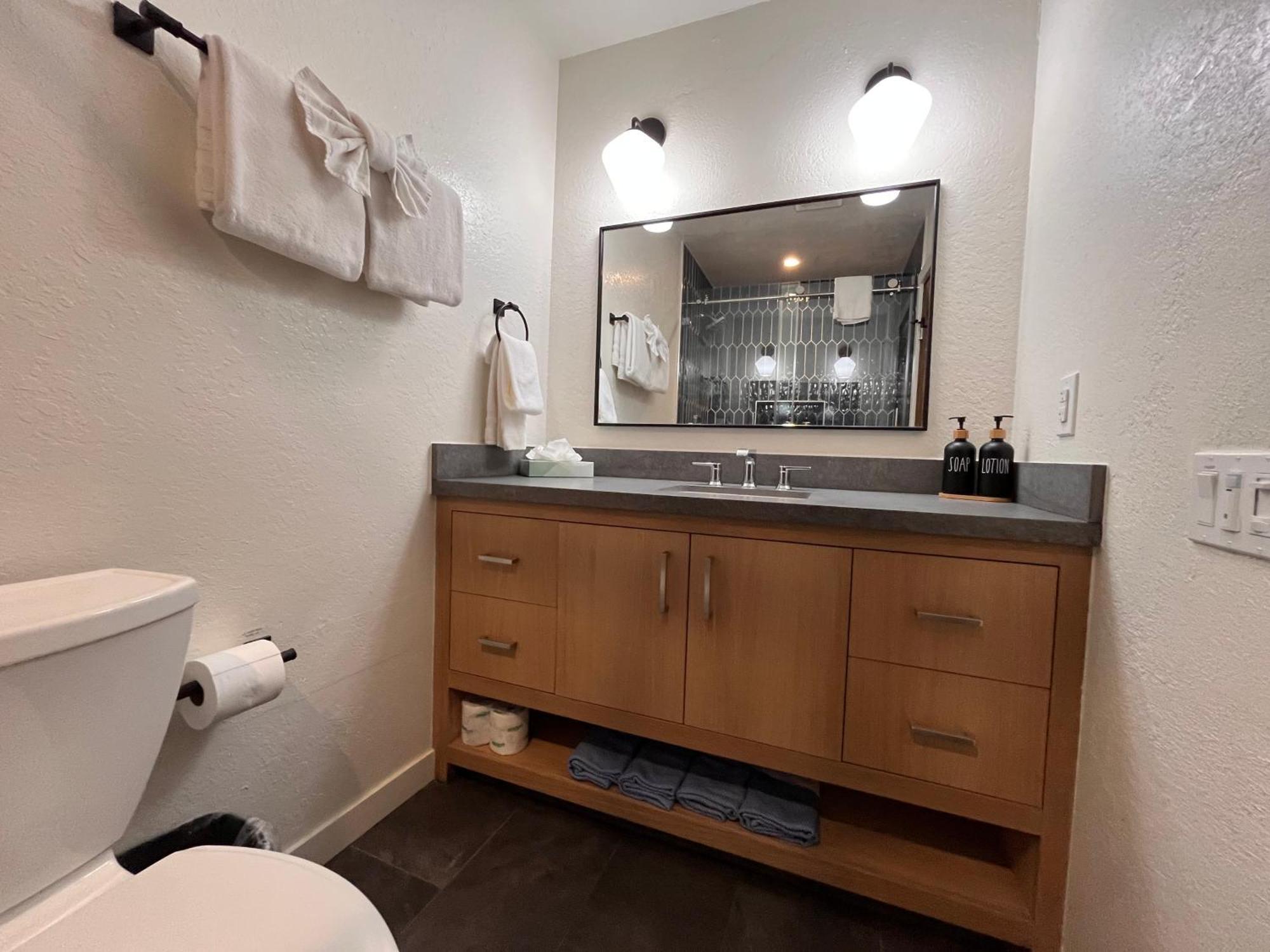 Tastefully Remodeled Condo At Mammoth Ski & Racquet Club, Hot Tub, Garage, 10 Min Walk To Ski Lifts Маммот-Лейкс Екстер'єр фото